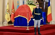 Simona Bucura Oprescu și Marius Nicolaescu, omagiu în fața sicriului lui Ion Iliescu
