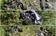 Primele imagini cu epava mașinii distruse în Munții Iezer. Patru tineri și-au pierdut viața