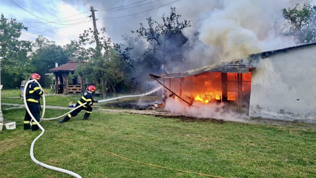 Incendiu izbucnit la o anexă în comuna Izvoru