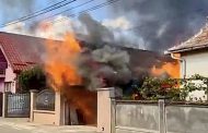 Incendiu puternic la Stolnici, pe strada Principală