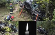Sfârșit dureros pentru un bărbat de 62 ani. A zăcut ore întregi în mașina izbită de copac