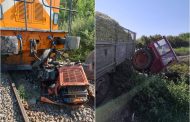 Tren cu 50 de pasageri, izbit de un tractor la trecerea de cale ferată!