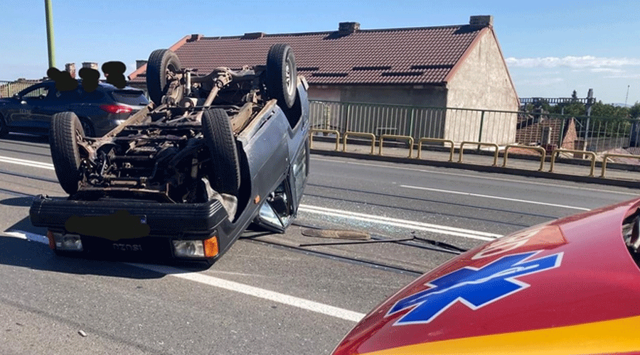 Mașină răsturnată la Albeștii de Muscel