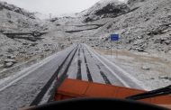 Primii fulgi de zăpadă pe Transfăgărășan. Drumarii au intrat în acțiune!