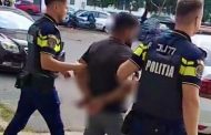 Pitești: Bărbat reținut după ce a distrus ușa apartamentului mamei sale cu un ciocan