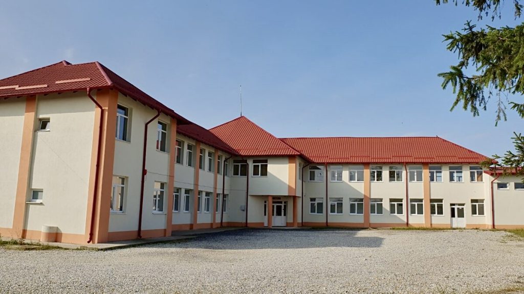 Școală din Căteasca, județul Argeș, fără director: profesorii riscă să nu-și primească salariile