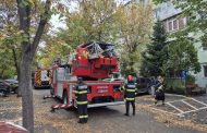 Intervenție de urgență la un bloc din Pitești! Bărbat de 52 ani, în stare gravă