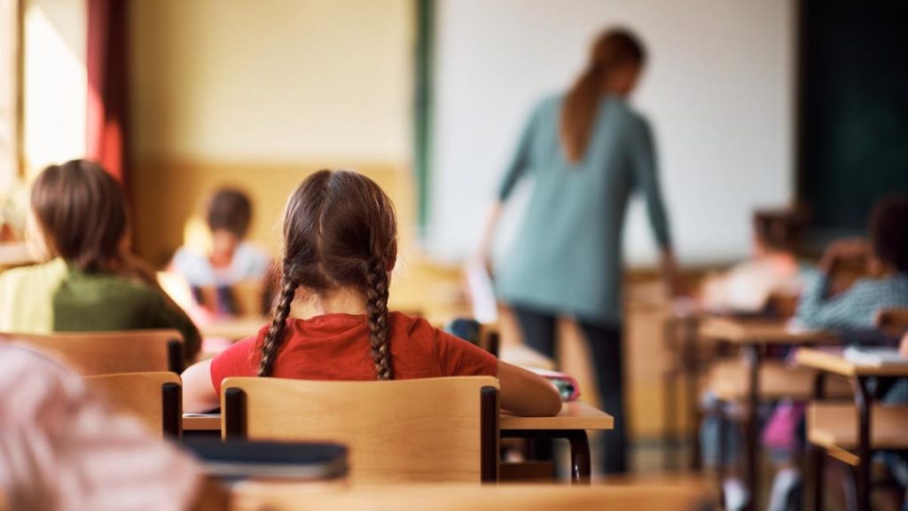 Sprijin financiar pentru elevii din Mioveni. Burse de până la 700 de lei pe lună