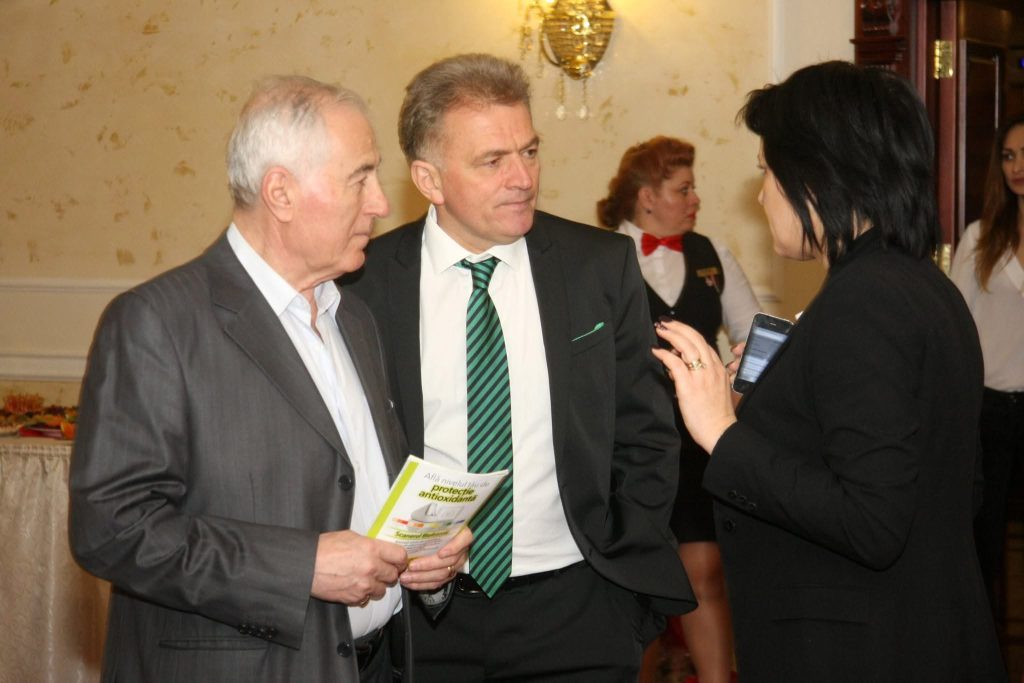 Director mort Alprom