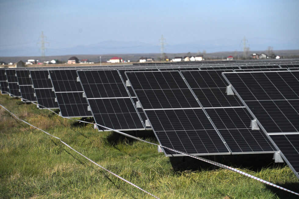 Parc fotovoltaic – Ziarul Argeşul - ediţia online Parc fotovoltaic