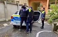 A furat biciclete și haine din scările de bloc. Tânăr din Bascov, prins de polițiștii din Pitești