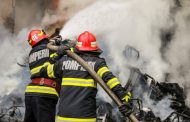Incendiu puternic într-o gospodărie din Rucăr! Intervin pompierii cu trei autospeciale