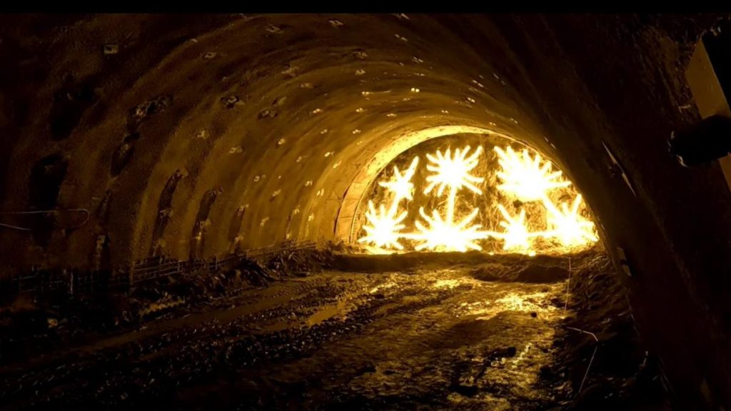 tunelul Robești, Munții, dinamitați