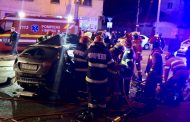 O tânără de 20 de ani a murit după ce mașina s-a izbit de un stâlp