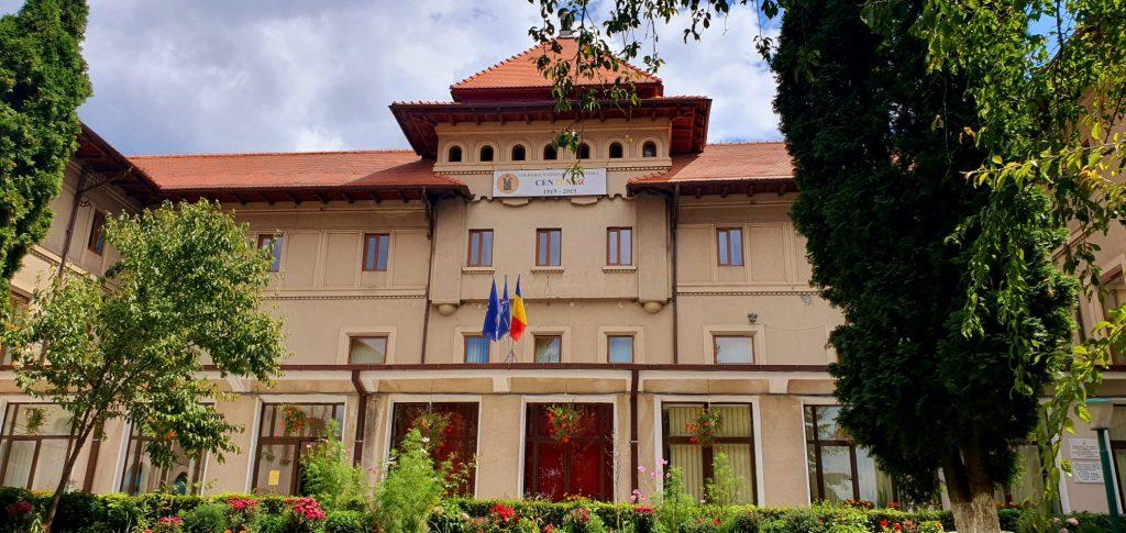 Colegiul Na&#539;ional &bdquo;Vlaicu Vod&#259;&rdquo; din Curtea de Arge&#537; angajeaz&#259; paznic