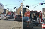 Accident rutier în zona Lidl Războieni. Pieton lovit de un autoturism