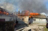 Incendiu puternic la Călinești. Două persoane rănite, locuință afectată pe 120 mp