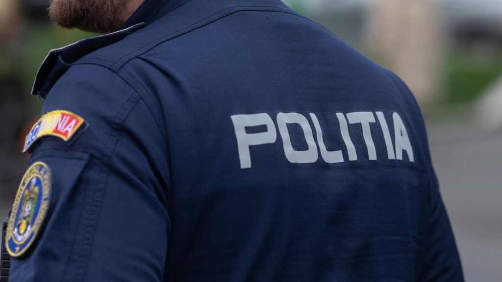 Poli&#539;ist din Arge&#537;, re&#539;inut &icirc;ntr-un dosar de proxenetism &#537;i trafic de persoane