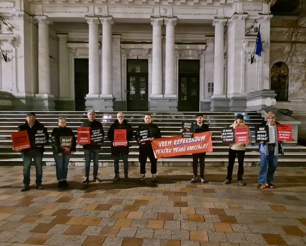 Protest &icirc;n fa&#539;a Cur&#539;ii de Apel Pite&#537;ti! Se cere eliminarea pensiilor speciale