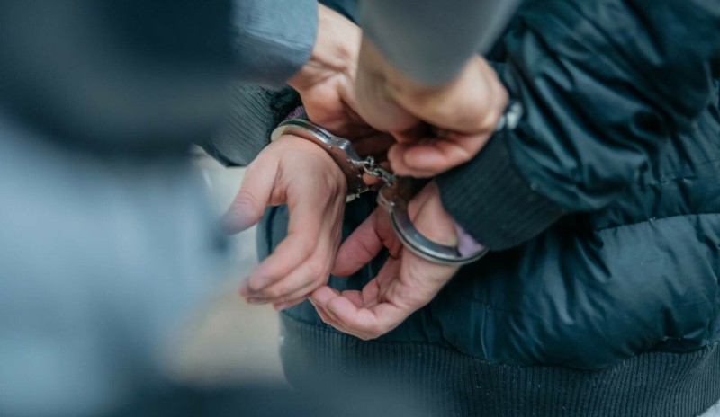 B&#259;rbat re&#539;inut dup&#259; ce a agresat un &#537;ofer Bolt &icirc;n Pite&#537;ti!