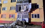 Bloc zguduit de o nouă explozie! Femeie grav rănită, aruncată odată cu balconul