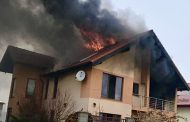 Incendiu puternic într-o locuință din Bradu. Intervin pompierii cu mai multe autospeciale
