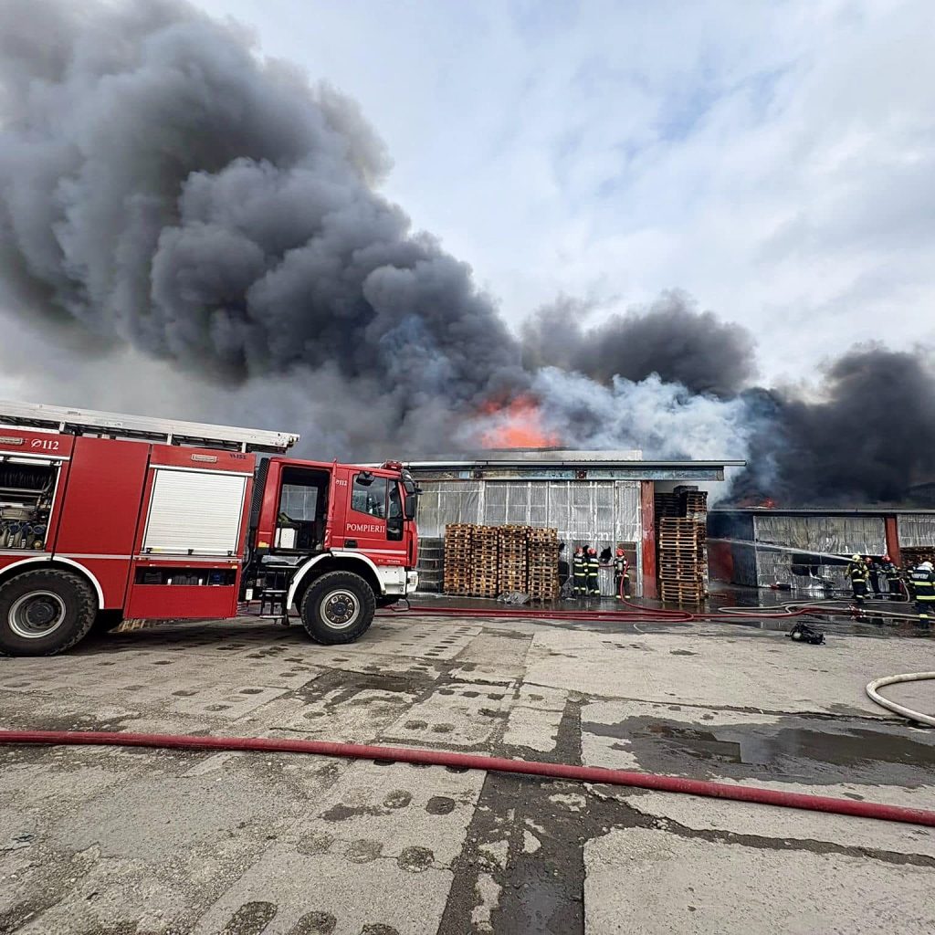 Incendiu-service-auto- – Ziarul Argeşul - ediţia online