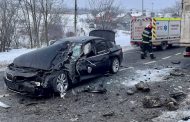 Două autoturisme implicate într-un accident rutier la Curtea de Argeș