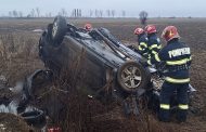 Acum! Mașină răsturnată în Argeș, șofer blocat în interior