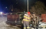 Argeș: Autoturism intrat într-un cap de pod. O persoană preluată de SMURD