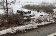 Microbuz cu pasageri implicat într-un accident rutier, în comuna Stâlpeni