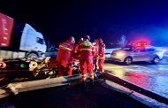 Mașină spulberată de un autocamion, șoferul mort pe loc!