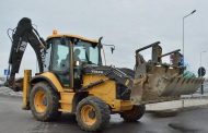 Bărbat mort după ce a fost acroșat de un buldoexcavator