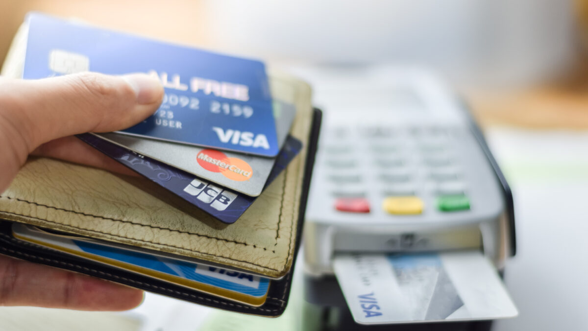 Anunț pentru românii care au cont și card la bancă. Schimbări ...