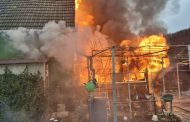 Incendiu puternic într-o gospodărie din județul Argeș