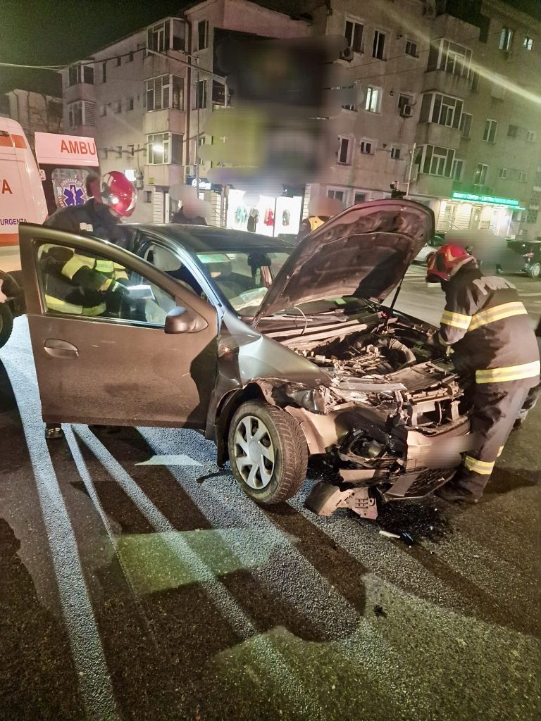 Poza pentru articolul Acum! Accident în Pitești, o victimă încarcerată