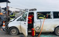 Microbuz implicat în accident. Mai multe persoane rănite!