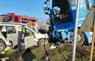 Impact fatal între o mașină și un TIR. Două persoane și-au pierdut viața
