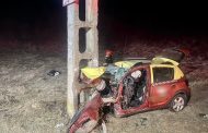 Sfârșit tragic pentru un taximetrist din Argeș. Mașina s-a izbit de un stâlp