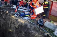 Operațiune contracronometru! Bărbat prins sub un mal de pământ la 4 metri adâncime