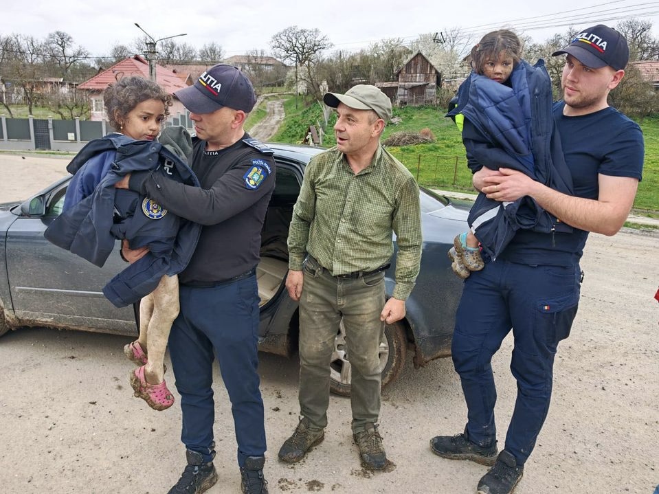 Fetițe-găsite- – Ziarul Argeşul - ediţia online