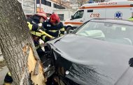 Accident grav în Pitești. A intrat cu mașina într-un pom
