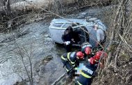 Mașină ajunsă în albia râului, o femeie rănită!