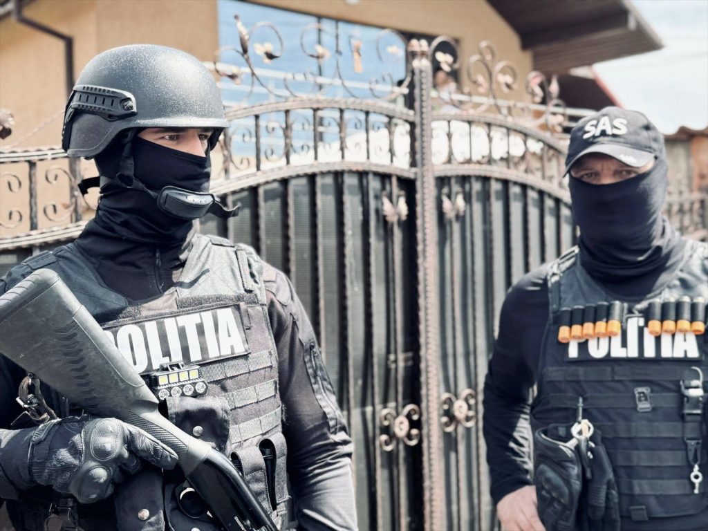 Poza pentru articolul Percheziții în Argeș. Bărbat cercetat pentru înșelăciune de peste 100.000 de lei