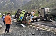 Ultima oră! Accident între un camion și un autoturism. Trafic afectat pe DN7