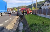 Argeș: Accident între un camion și un autoturism. O persoană transportată la spital