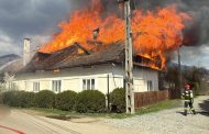 Două familii, lăsate fără agoniseala de-o viață în urma unui incendiu devastator