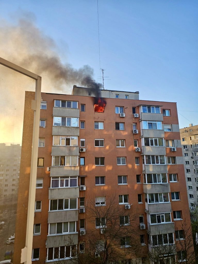 Incendiu-bloc- – Ziarul Argeşul - ediţia online