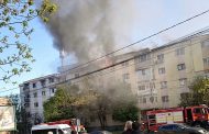 Incendiu puternic într-un bloc de locuințe. Zeci de persoane evacuate