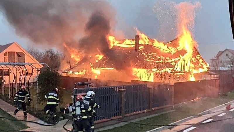 Poza pentru articolul Acum! Arde o gospodărie din județul Argeș